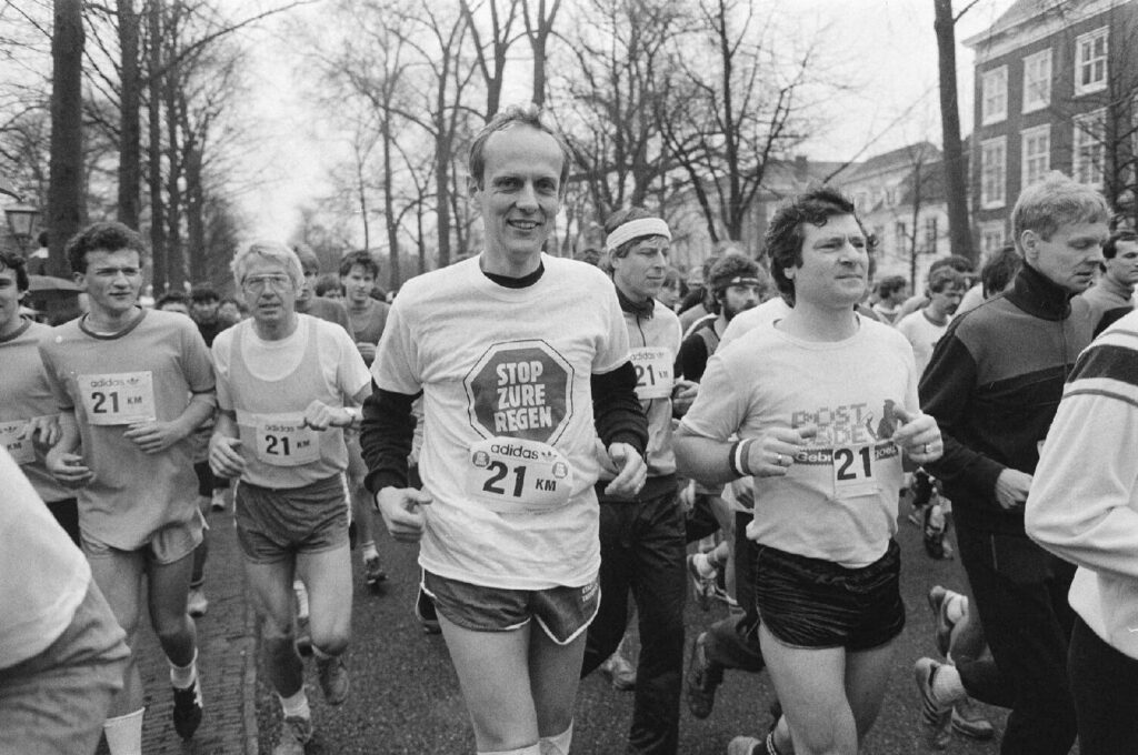 Zure regen Rob Croes NL-HaNA_2.24.01.05_0_933-2811-klein