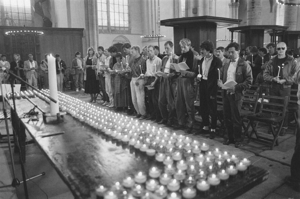 Kaarsen voor overleden aids patiënt